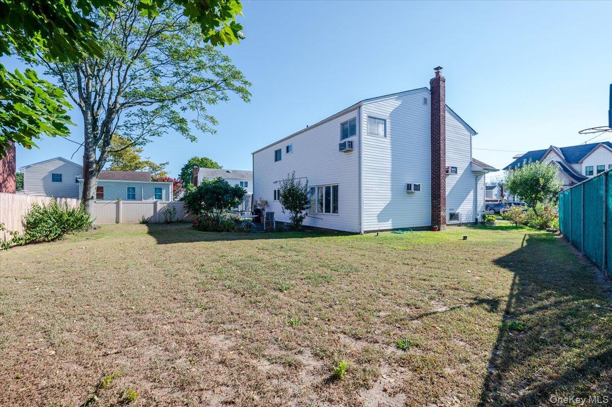 10 Meadow Road, Inwood, NY 11096