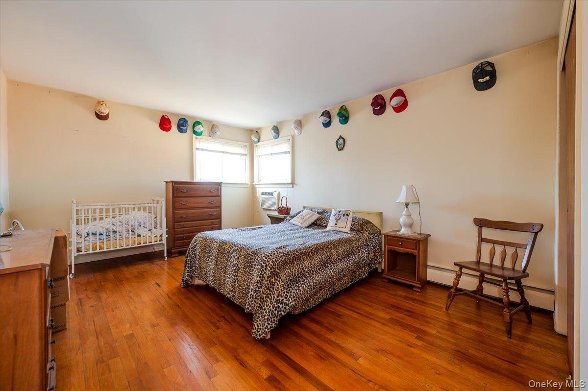 10 Meadow Road, Inwood, NY 11096