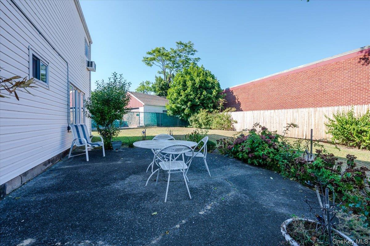 10 Meadow Road, Inwood, NY 11096