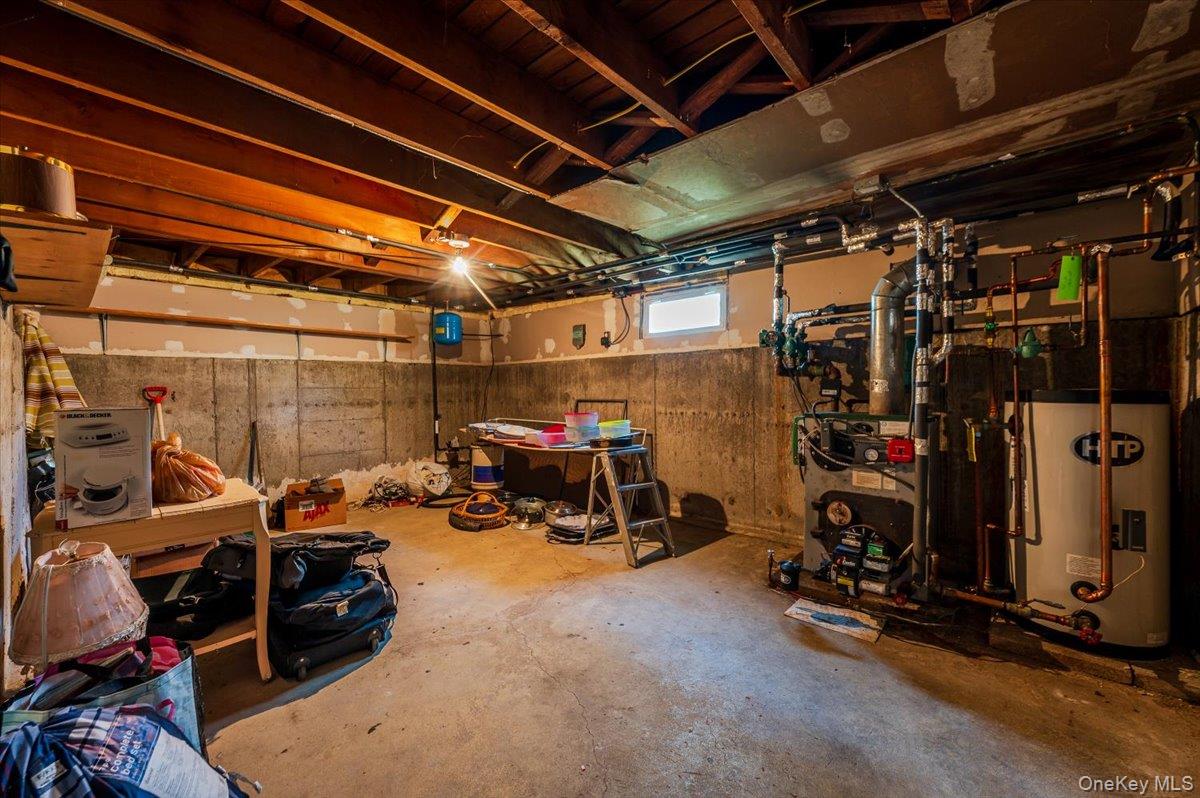 10 Meadow Road, Inwood, NY 11096