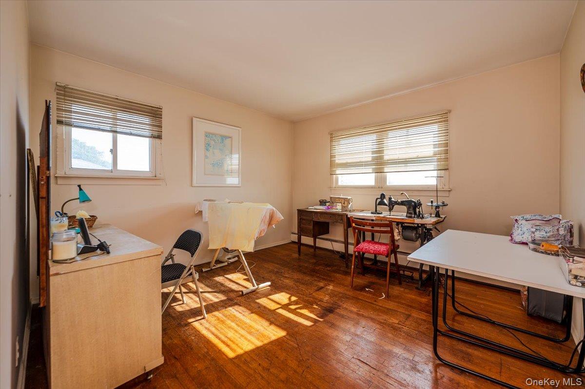 10 Meadow Road, Inwood, NY 11096