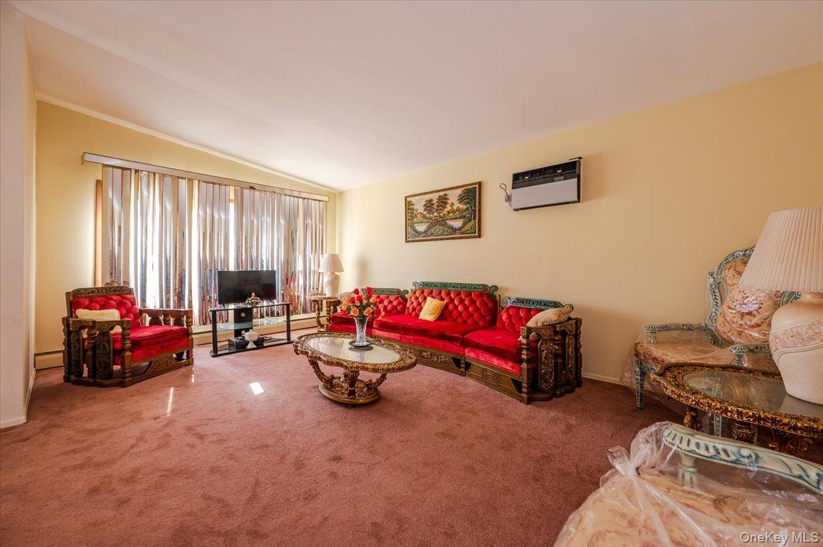 10 Meadow Road, Inwood, NY 11096