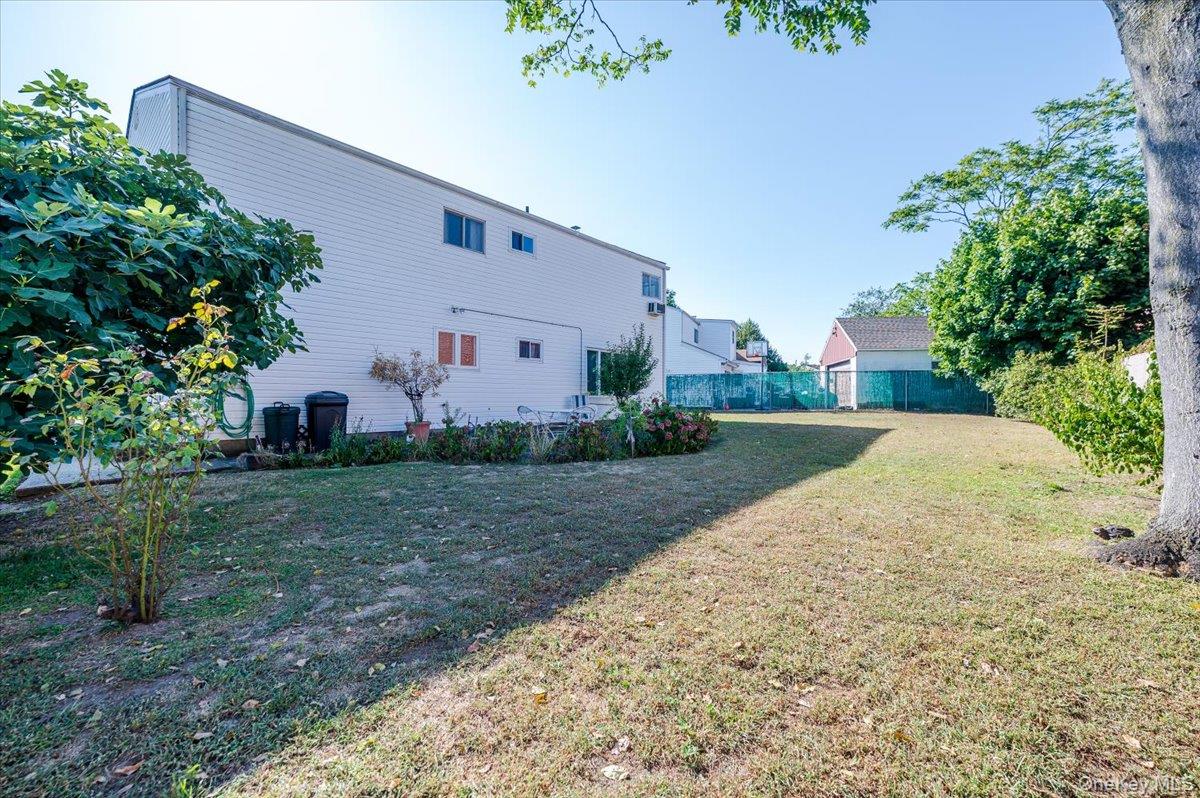 10 Meadow Road, Inwood, NY 11096