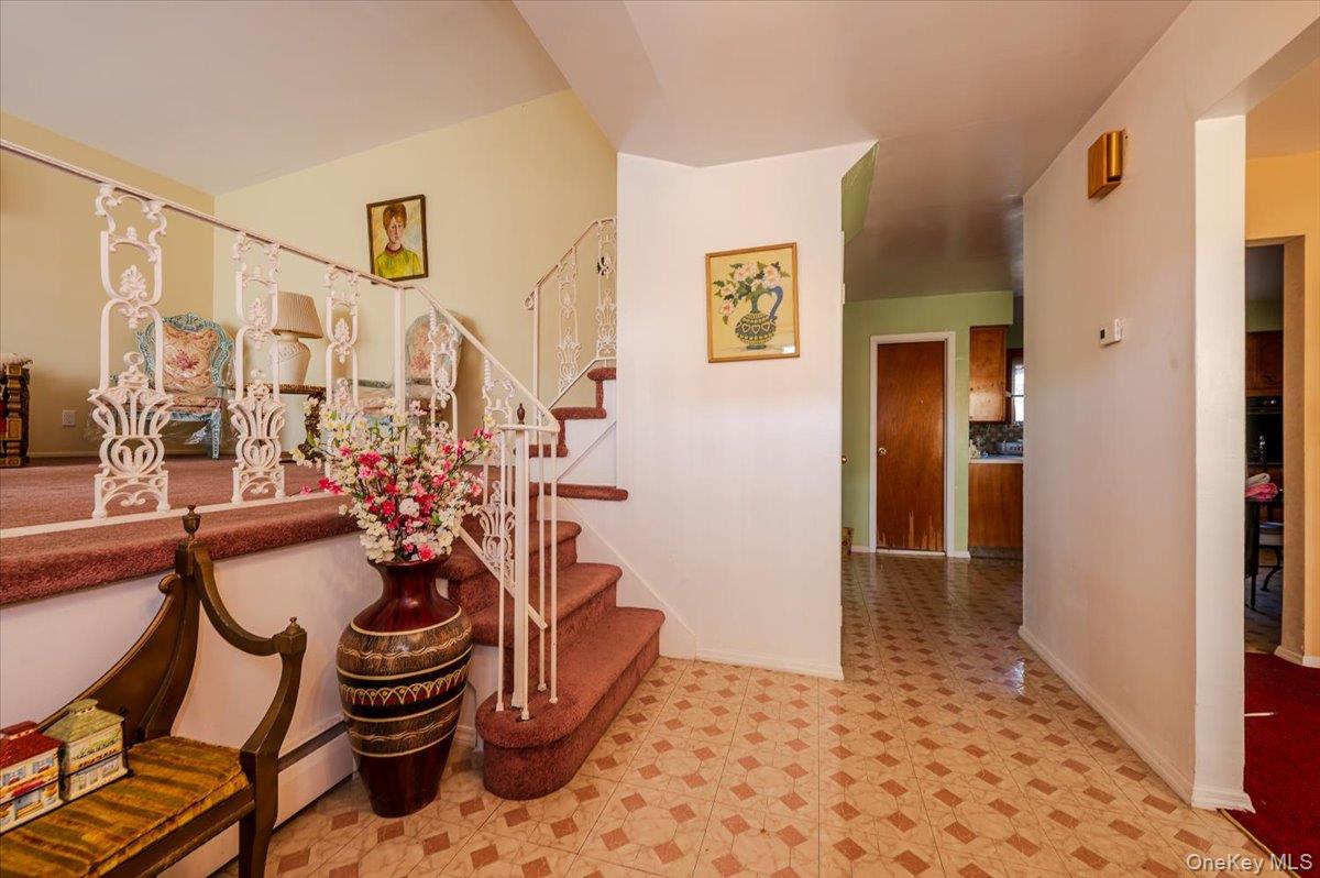 10 Meadow Road, Inwood, NY 11096