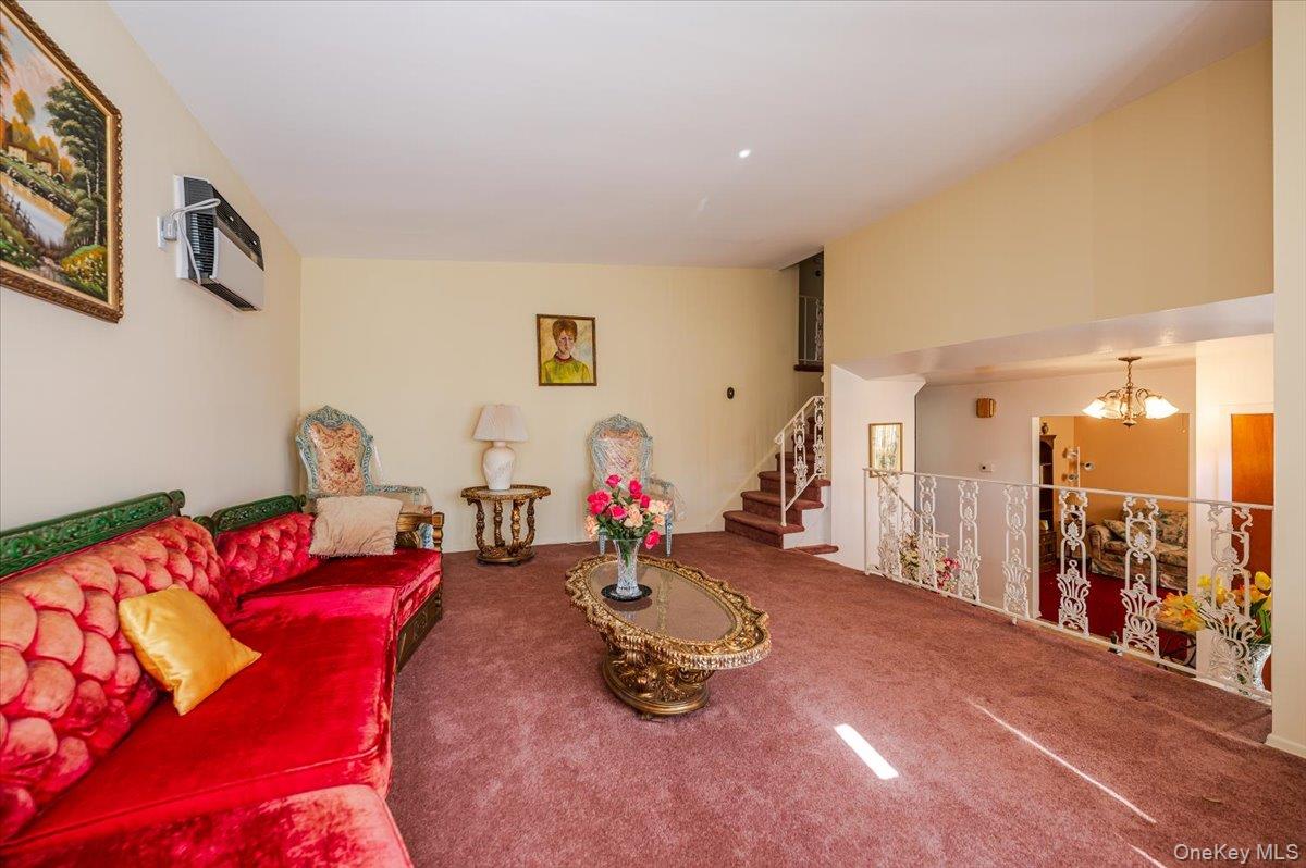 10 Meadow Road, Inwood, NY 11096