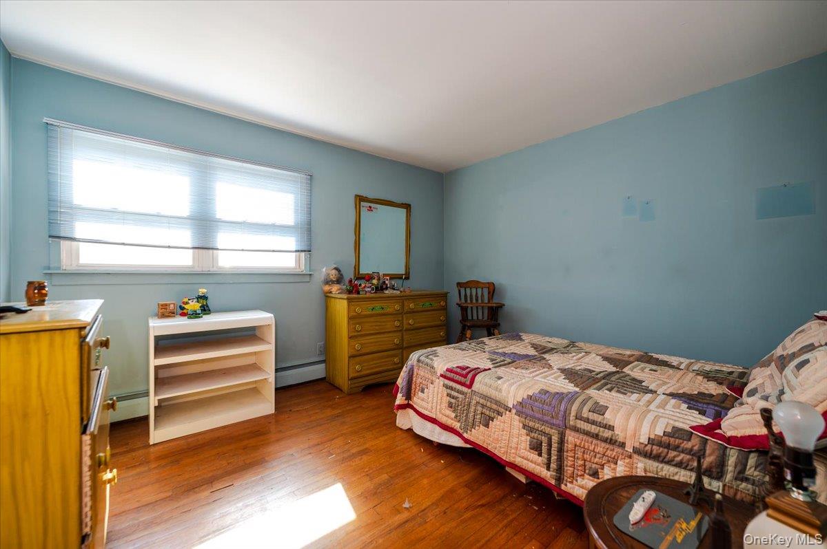 10 Meadow Road, Inwood, NY 11096