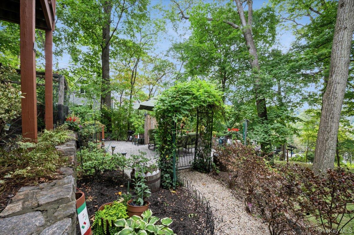 40 Dorchester Avenue, Hastings-on-Hudson, NY 10706