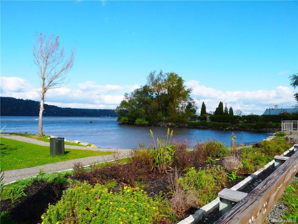 40 Dorchester Avenue, Hastings-on-Hudson, NY 10706