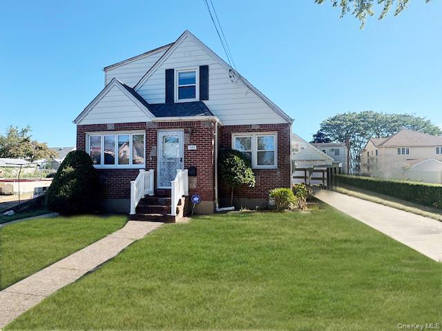 944 Cherry Lane, Floral Park, NY 11001