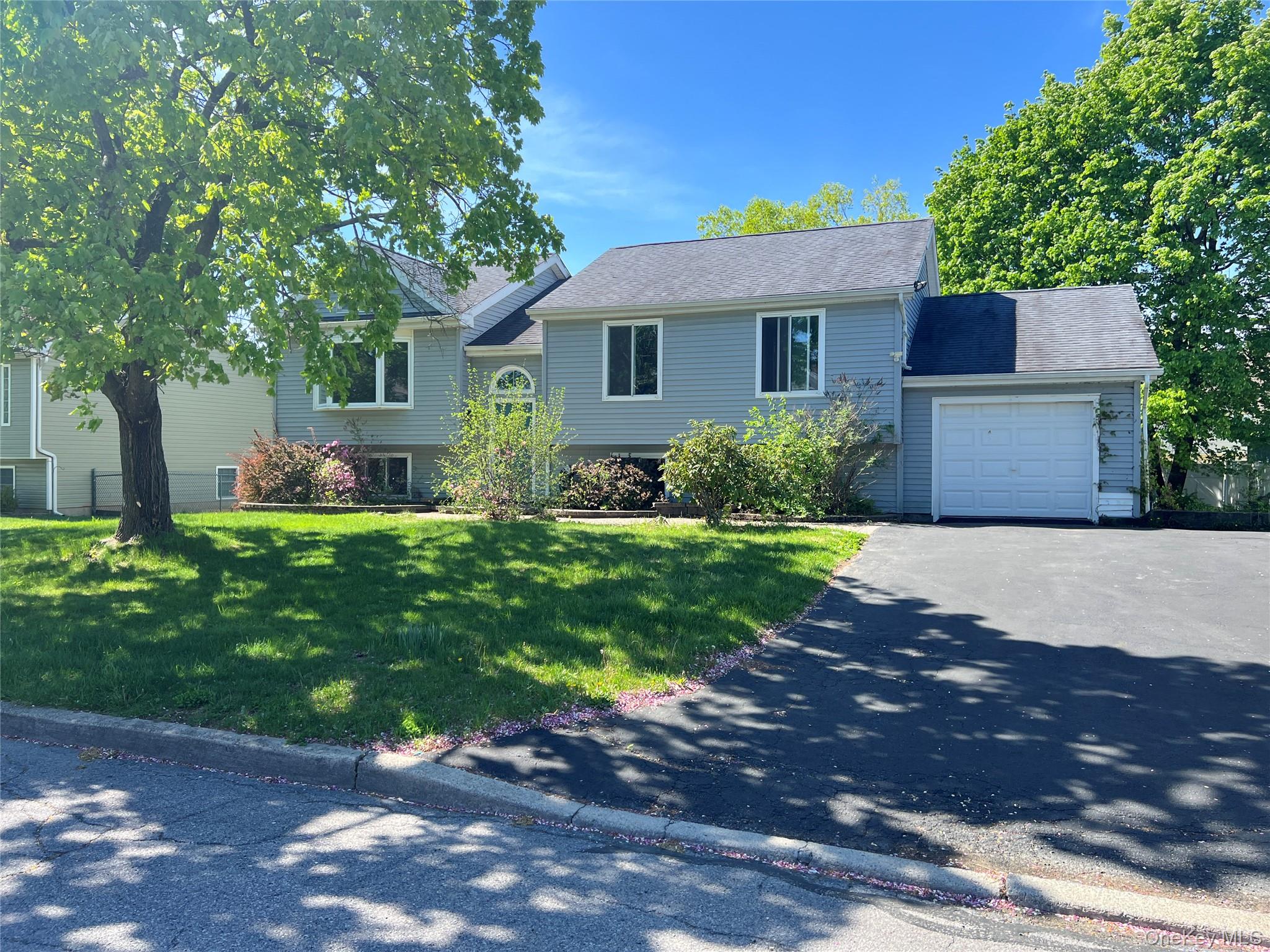 40 Iris Circle, Beacon, NY 12508