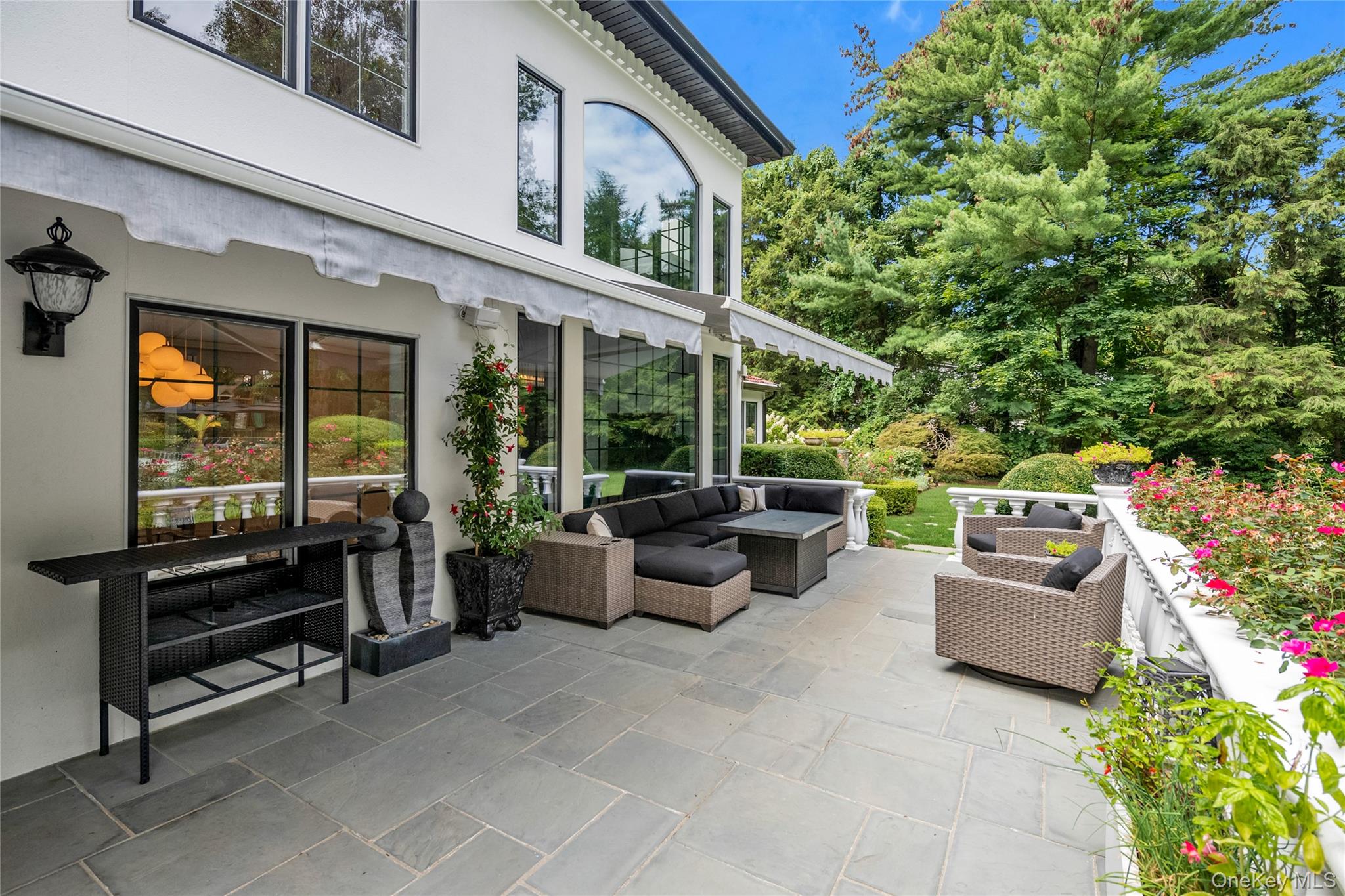 9 Hilldale Lane, Sands Point, NY 11050