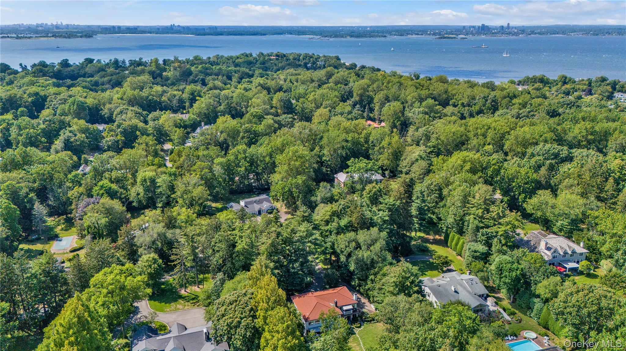 9 Hilldale Lane, Sands Point, NY 11050