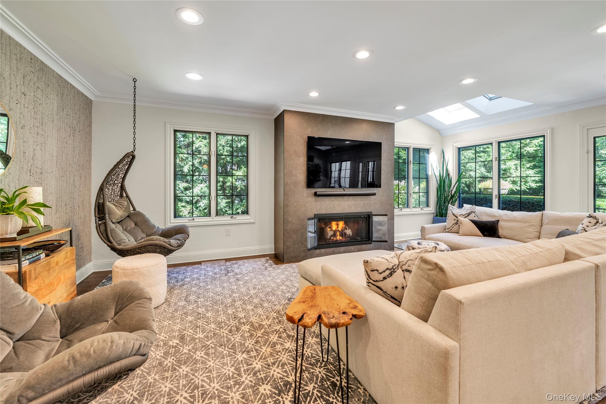 9 Hilldale Lane, Sands Point, NY 11050