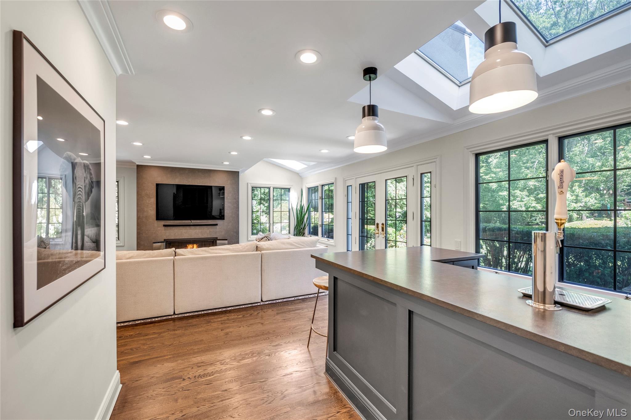 9 Hilldale Lane, Sands Point, NY 11050