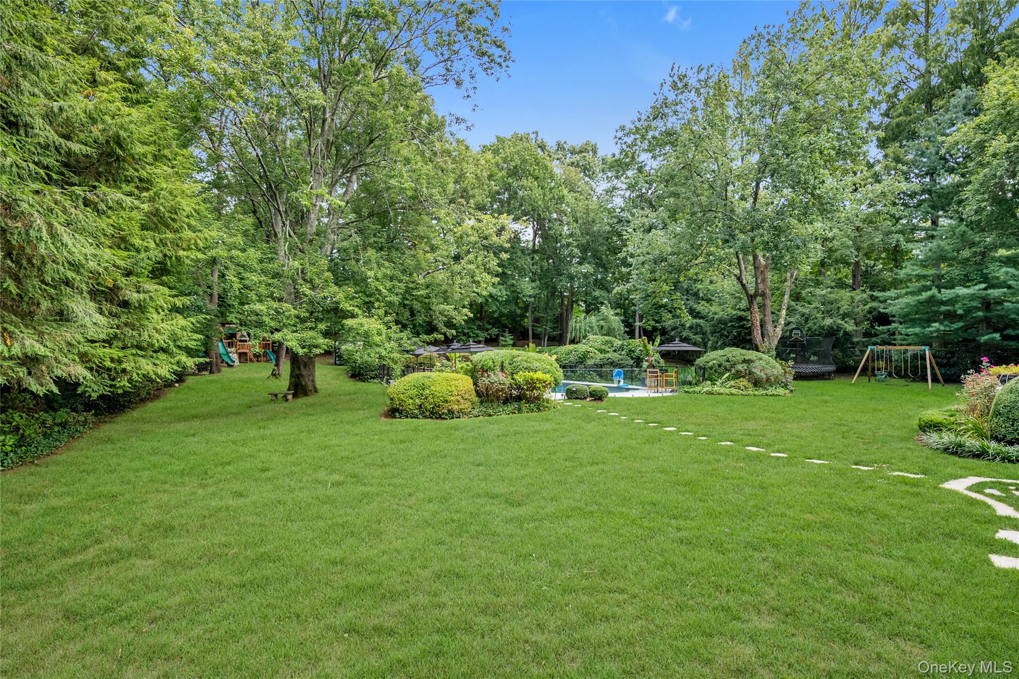 9 Hilldale Lane, Sands Point, NY 11050