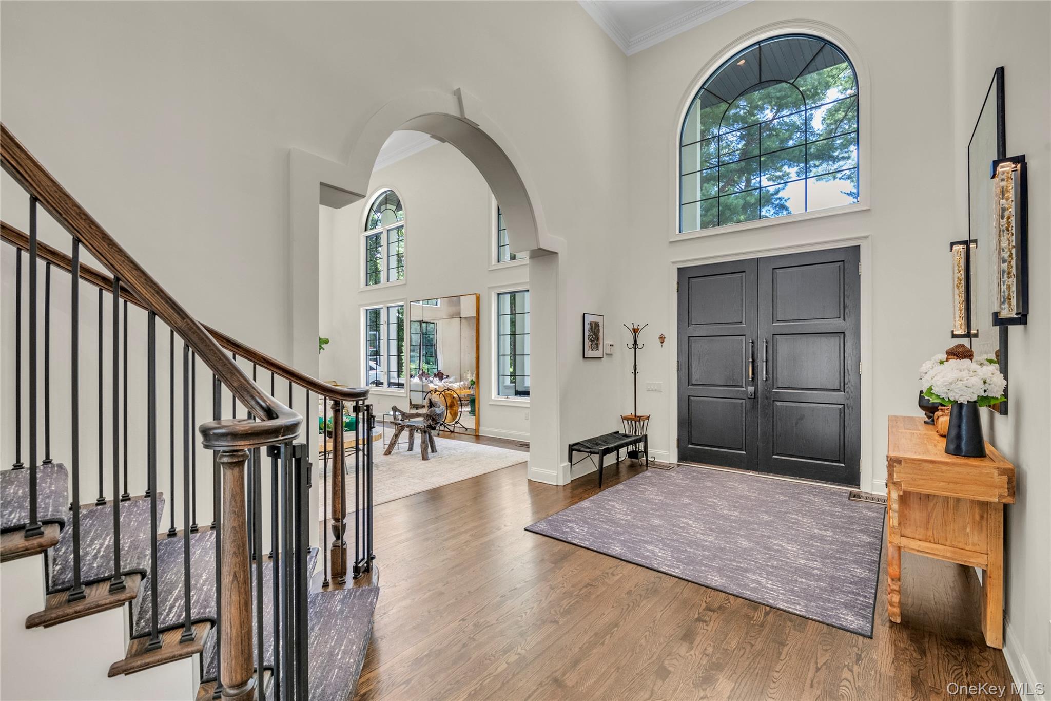 9 Hilldale Lane, Sands Point, NY 11050