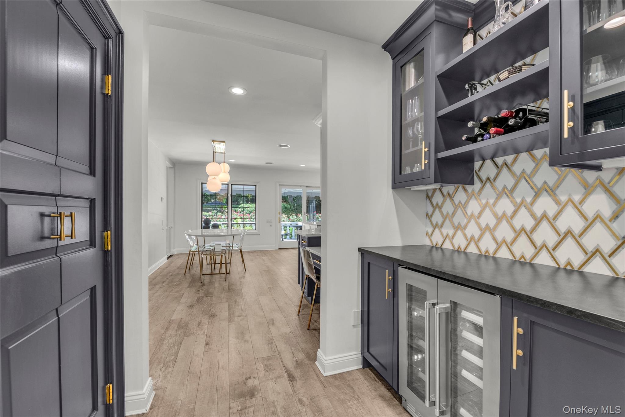 9 Hilldale Lane, Sands Point, NY 11050