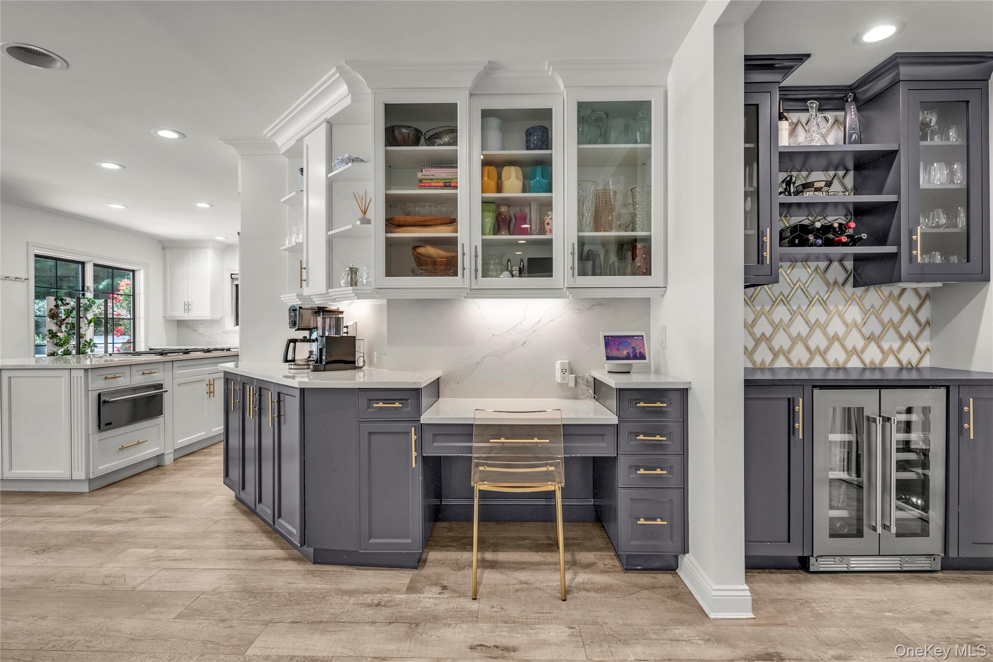 9 Hilldale Lane, Sands Point, NY 11050