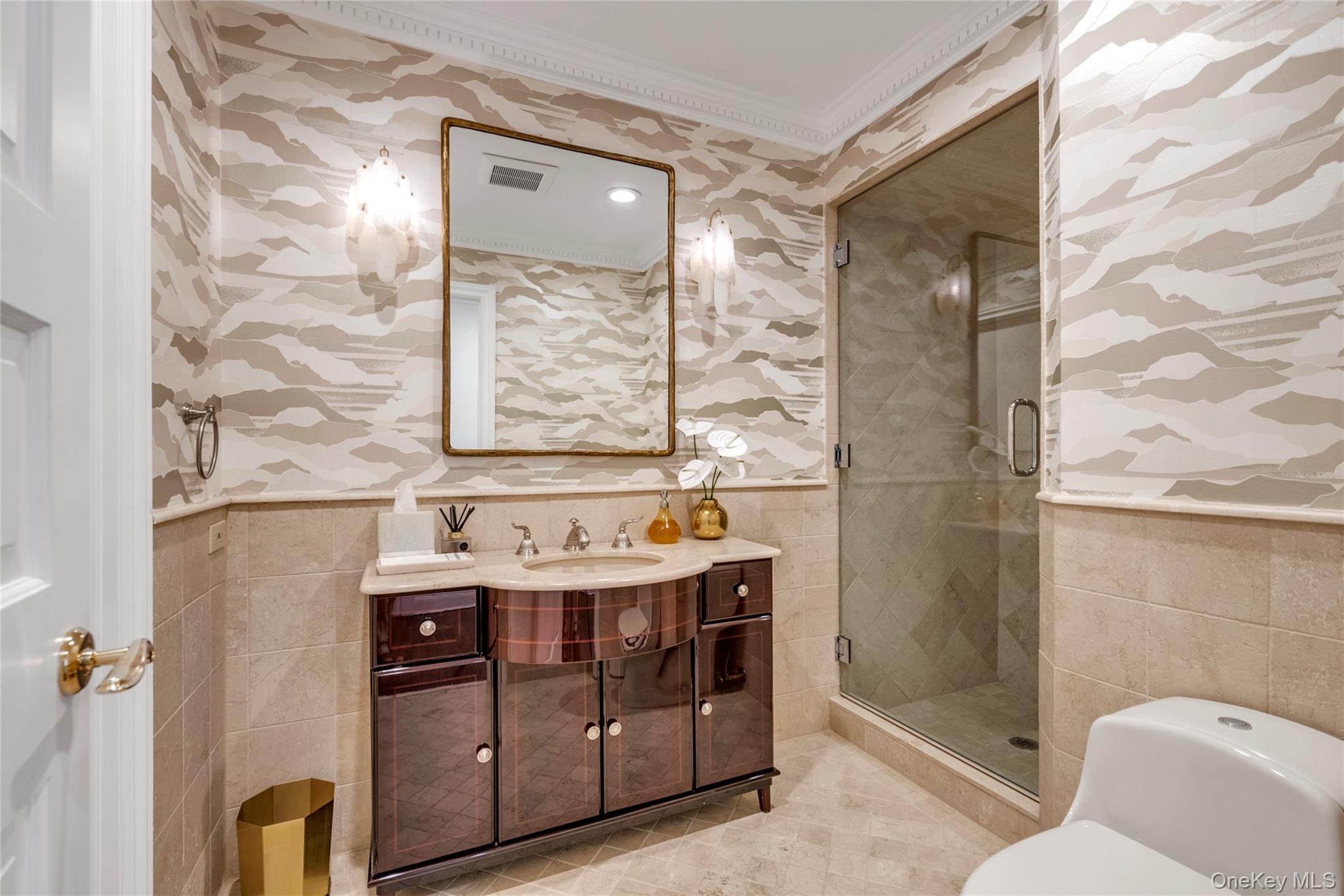 9 Hilldale Lane, Sands Point, NY 11050