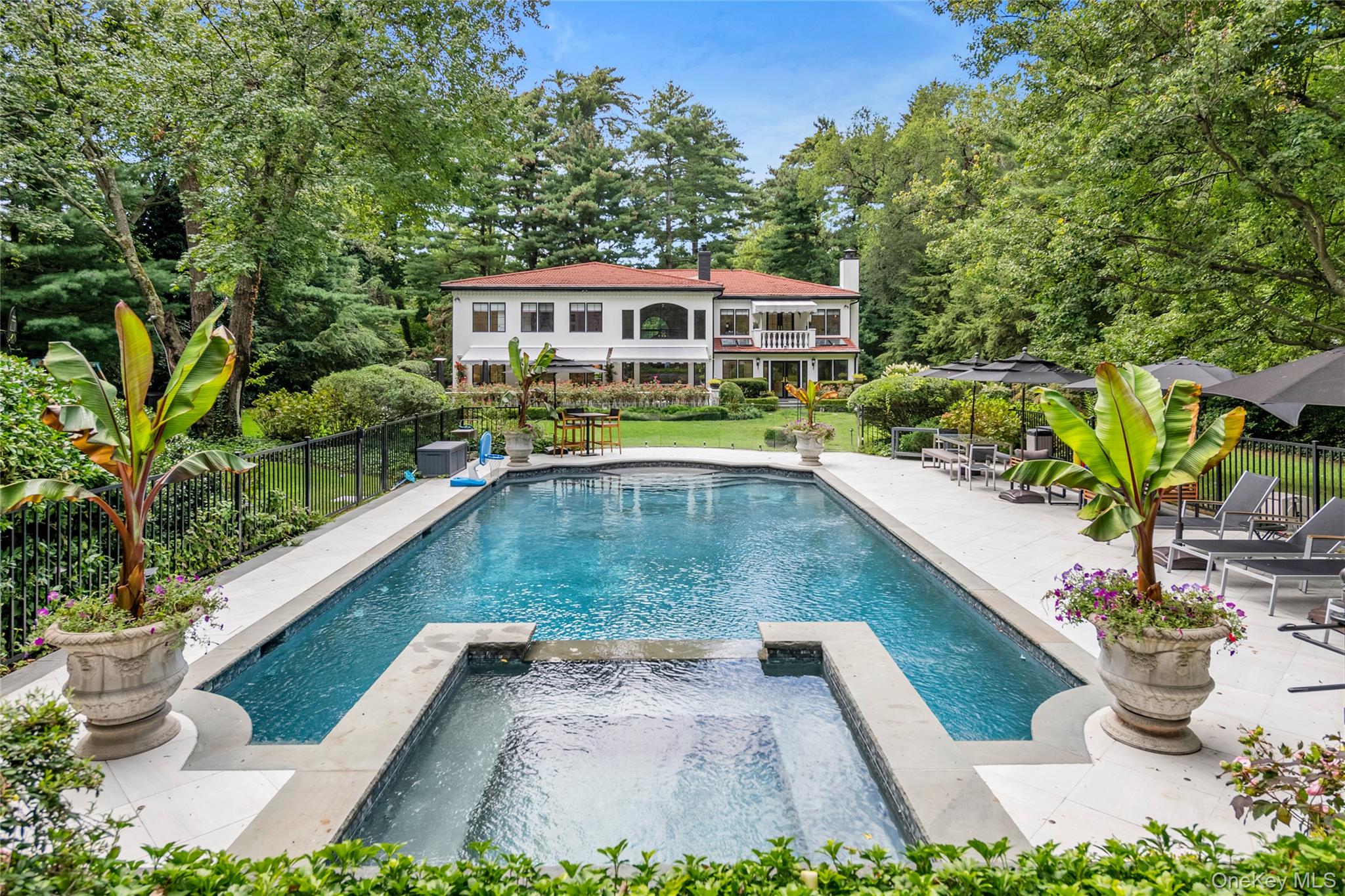 9 Hilldale Lane, Sands Point, NY 11050