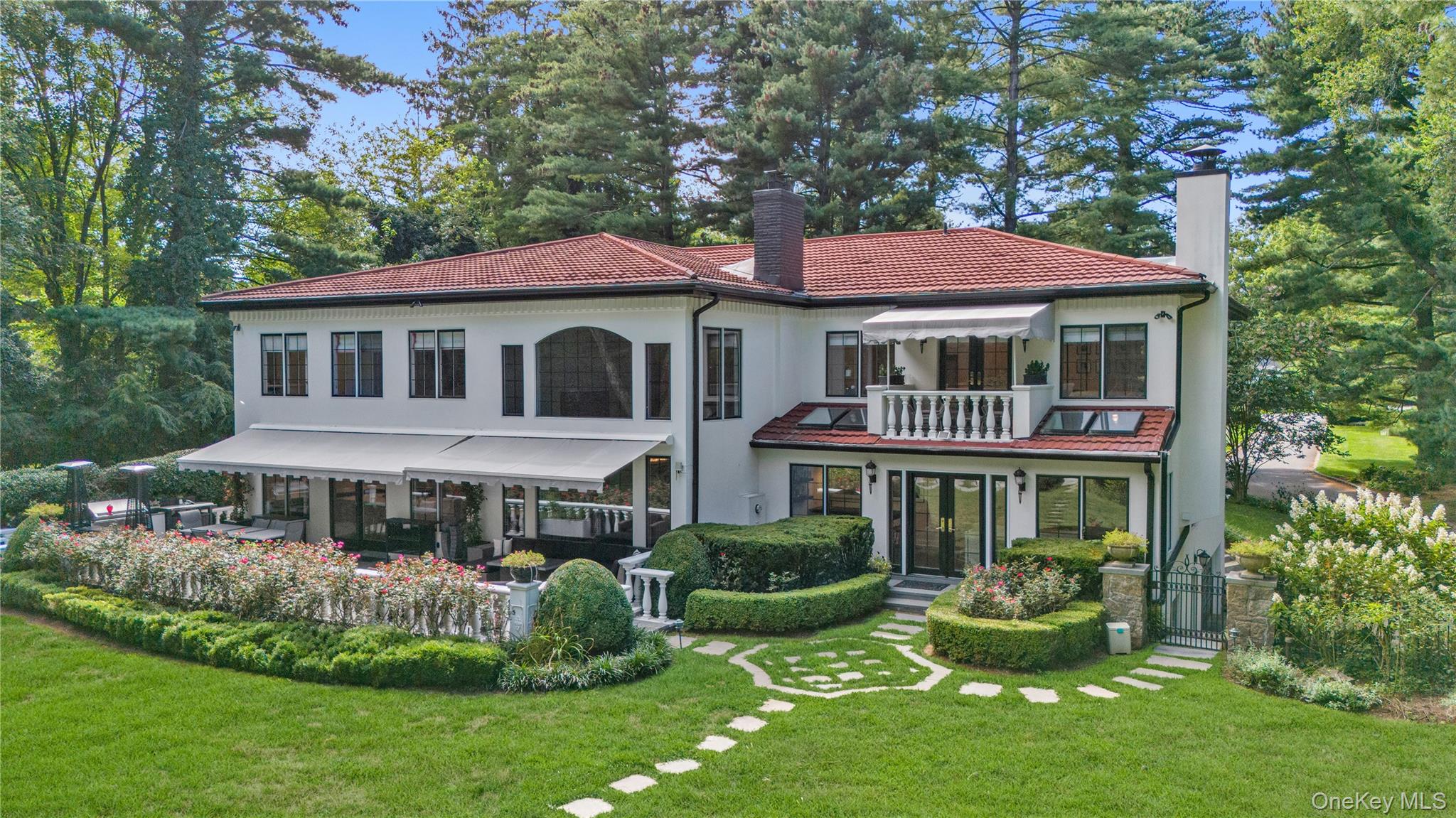 9 Hilldale Lane, Sands Point, NY 11050