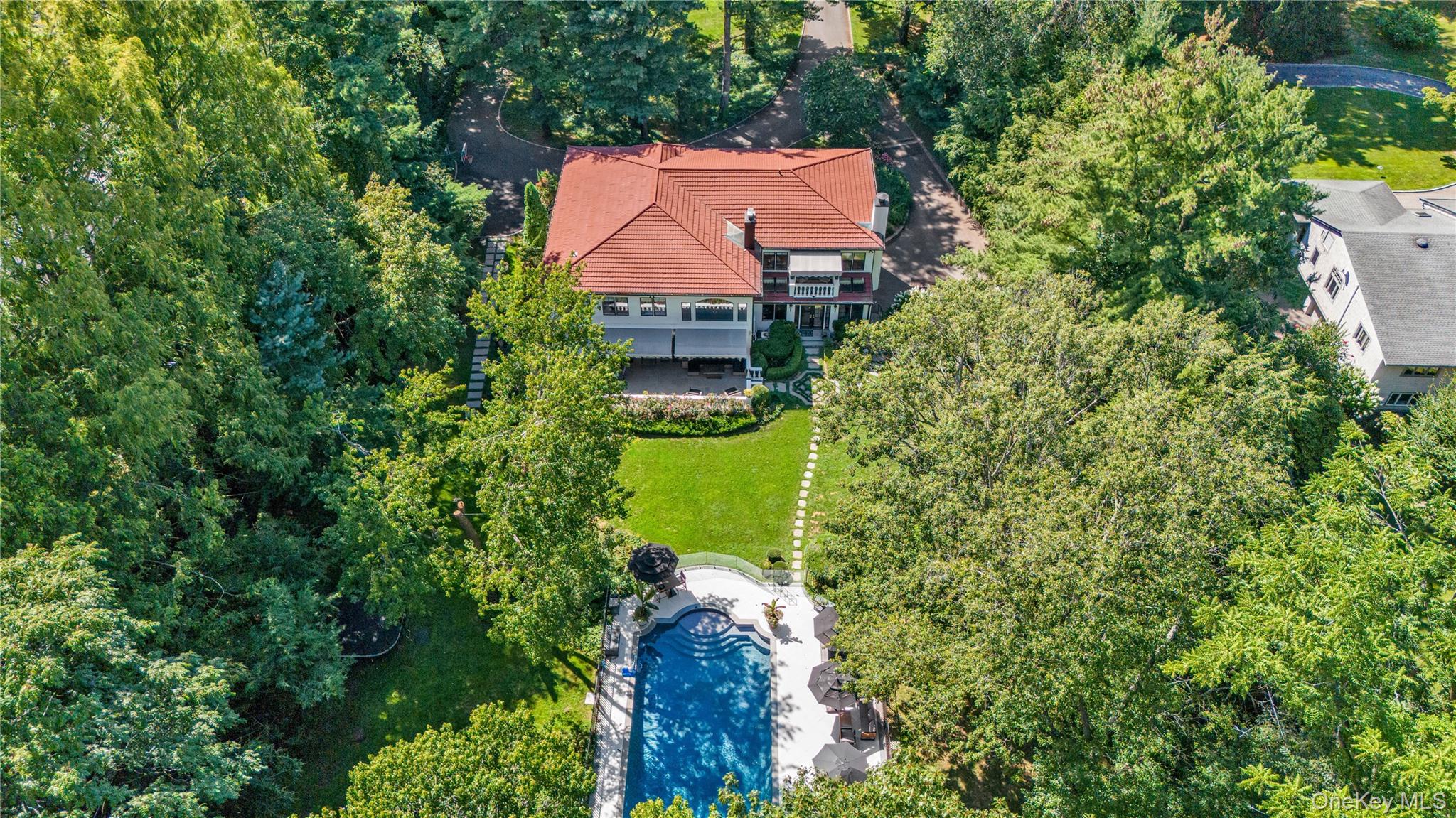 9 Hilldale Lane, Sands Point, NY 11050