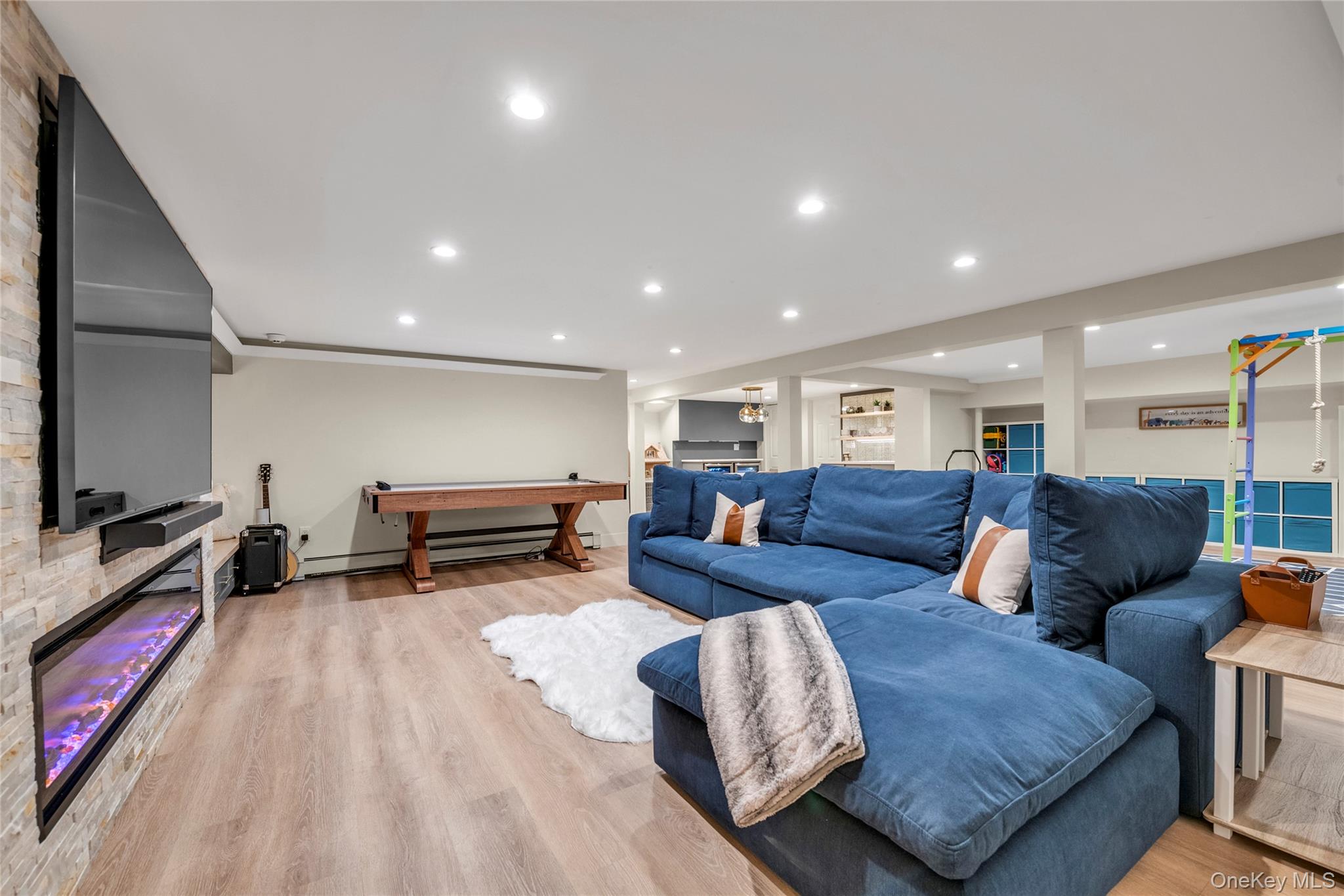 9 Hilldale Lane, Sands Point, NY 11050