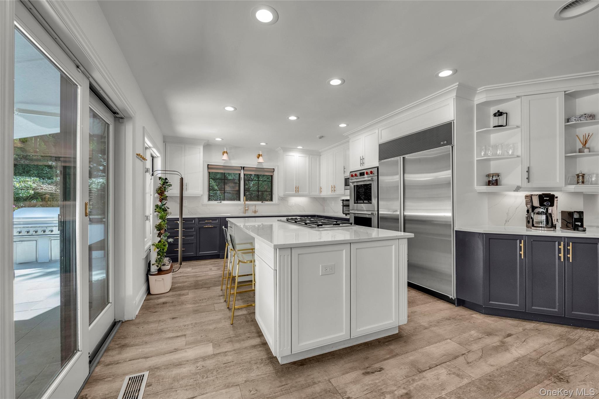 9 Hilldale Lane, Sands Point, NY 11050