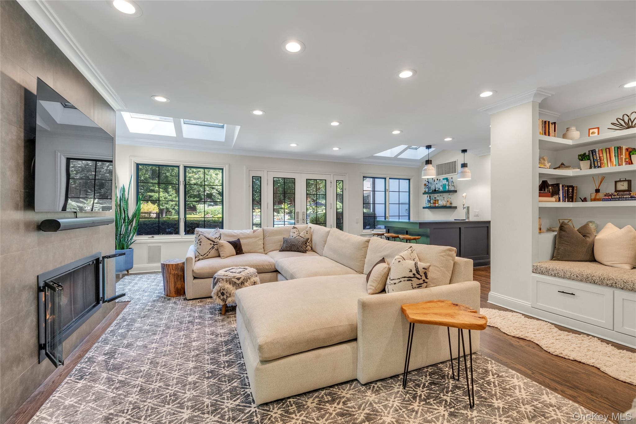 9 Hilldale Lane, Sands Point, NY 11050