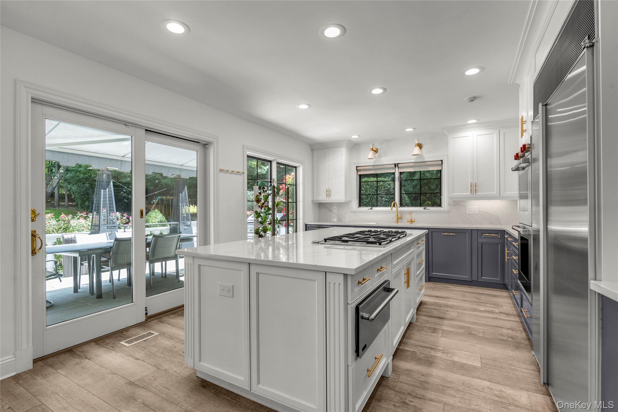 9 Hilldale Lane, Sands Point, NY 11050