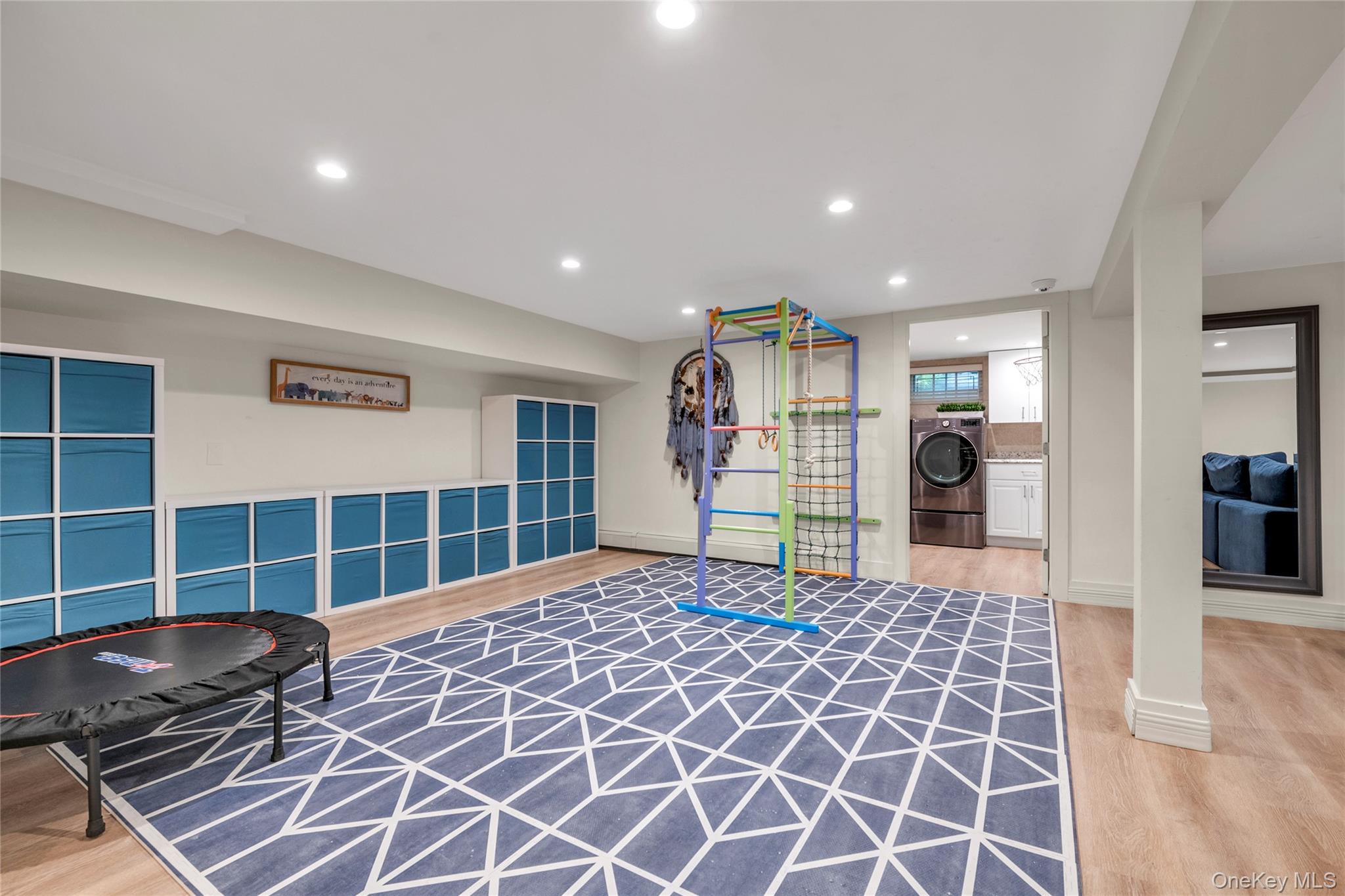 9 Hilldale Lane, Sands Point, NY 11050