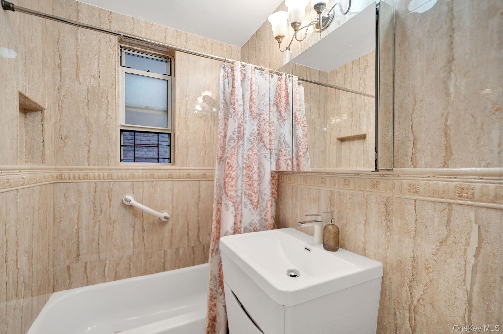 65-74 Saunders Street # 1D, Rego Park, NY 11374