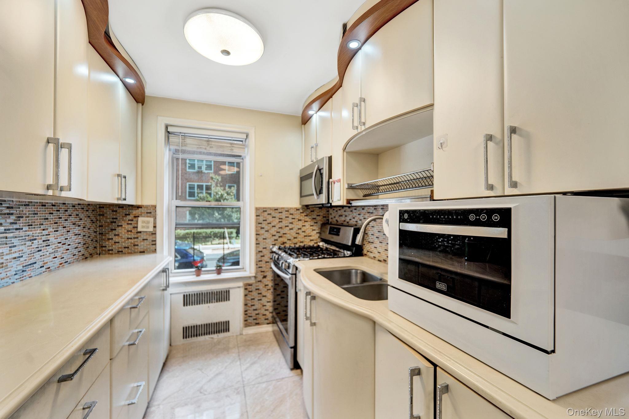 65-74 Saunders Street # 1D, Rego Park, NY 11374