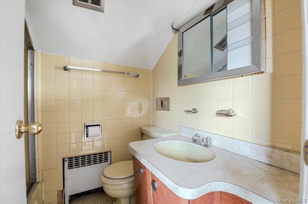 1553 Broadway, Hewlett, NY 11557