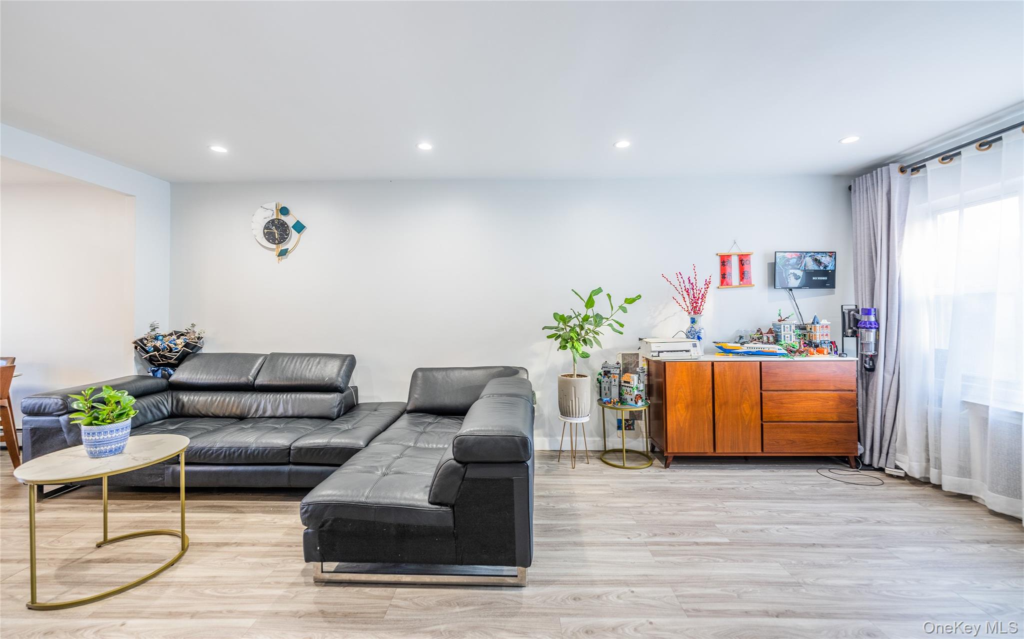 60-35 77th Street, Middle Village, NY 11379