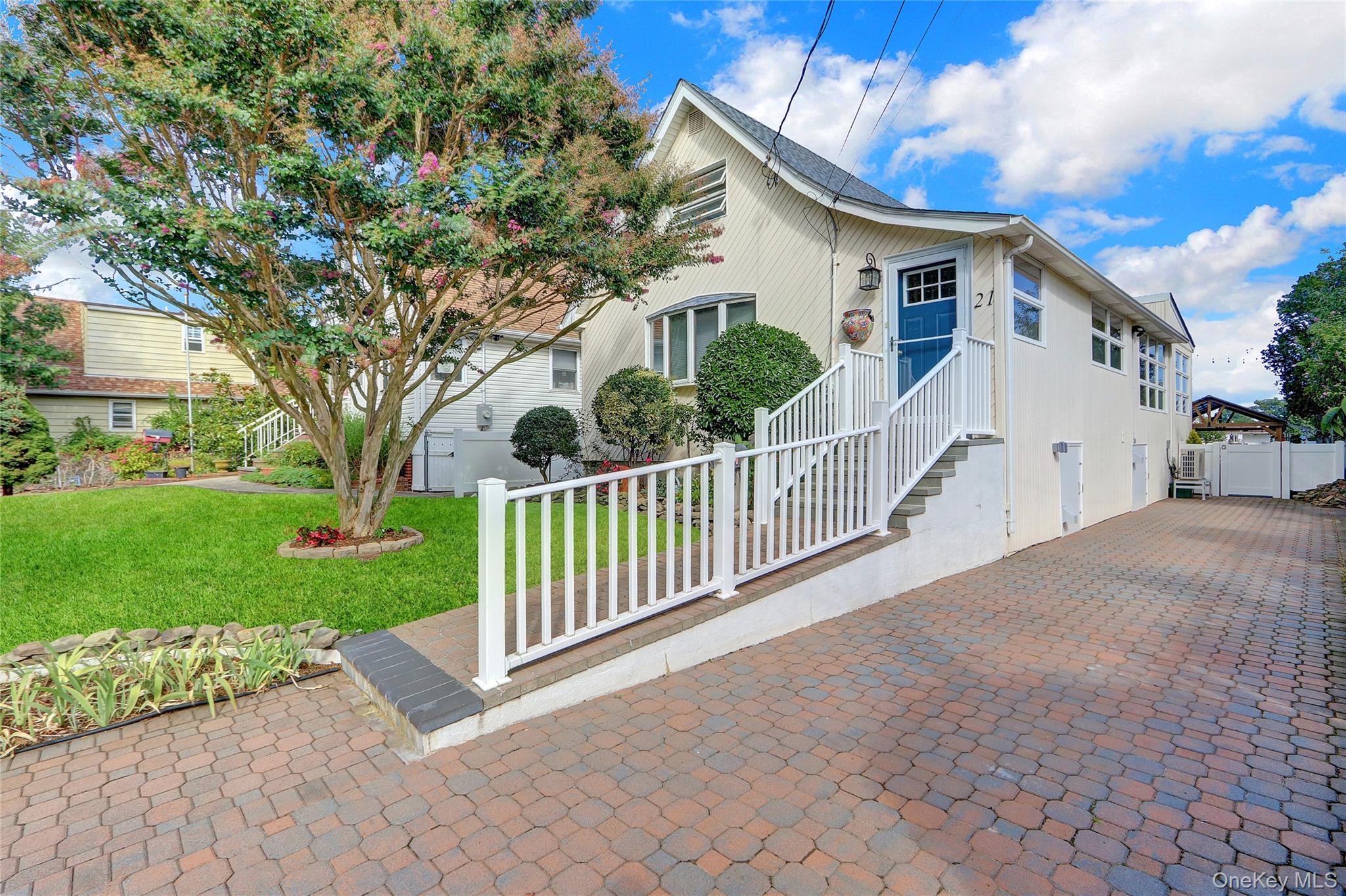 21 Beverly Road, Wantagh, NY 11793