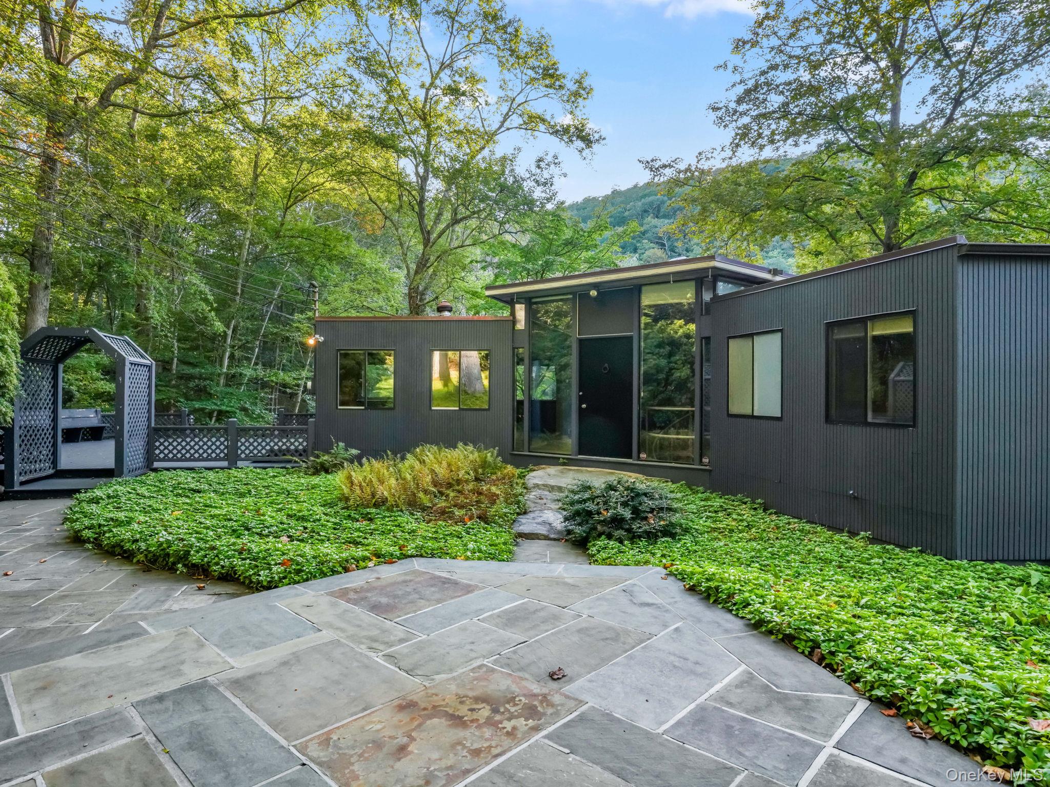 98 Park View Road, Pound Ridge, NY 10576