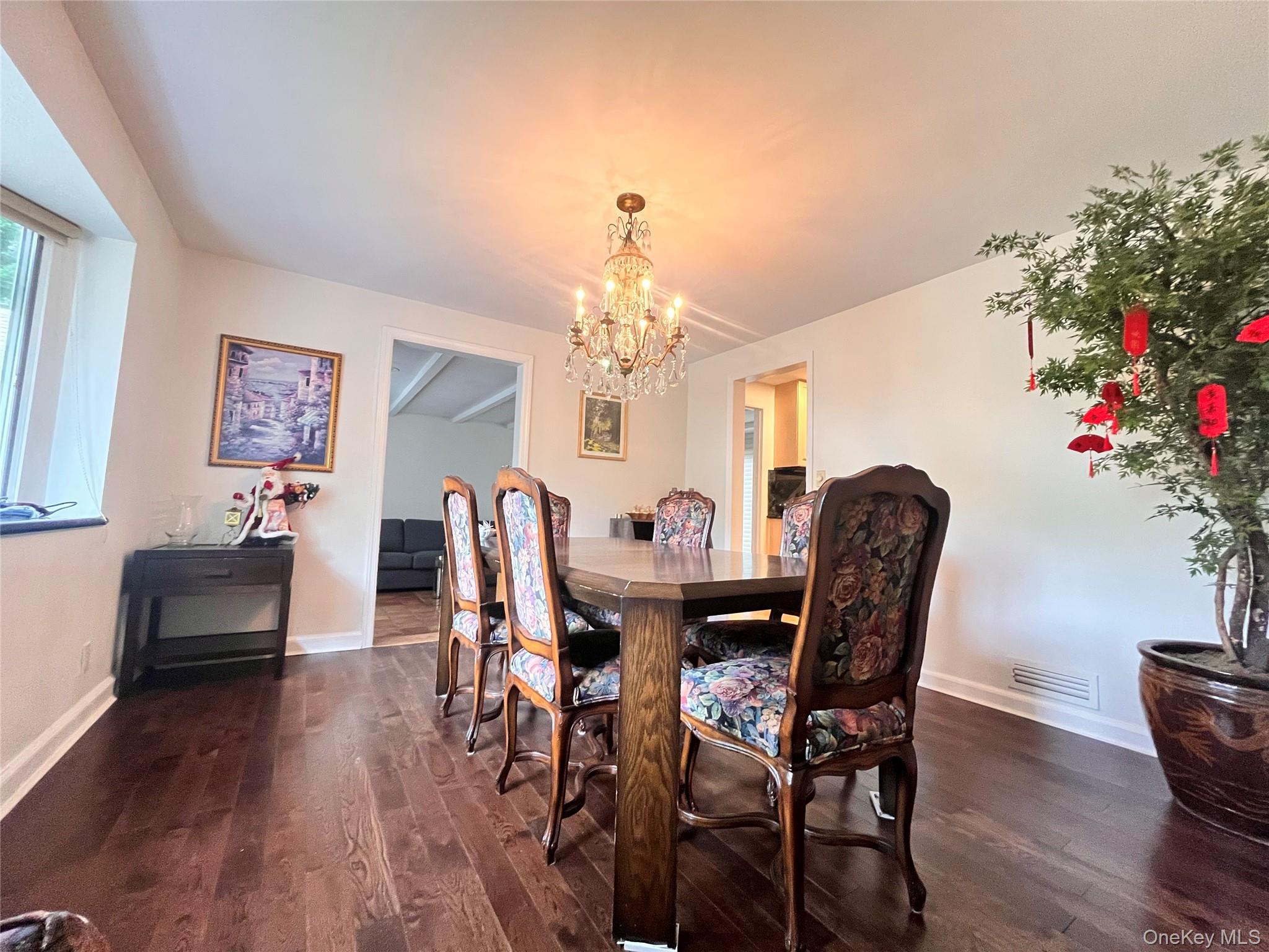 26 Polo Field Lane, Lake Success, NY 11020