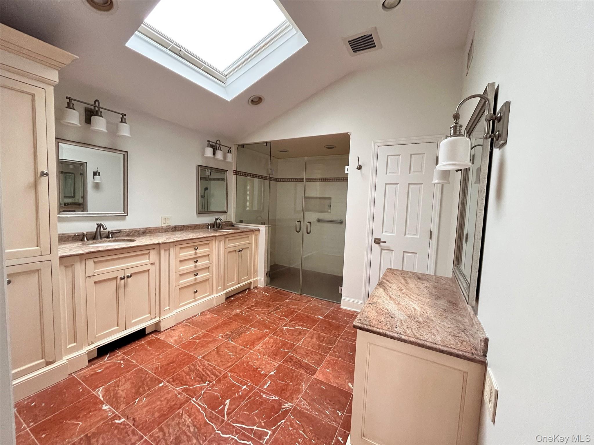 26 Polo Field Lane, Lake Success, NY 11020