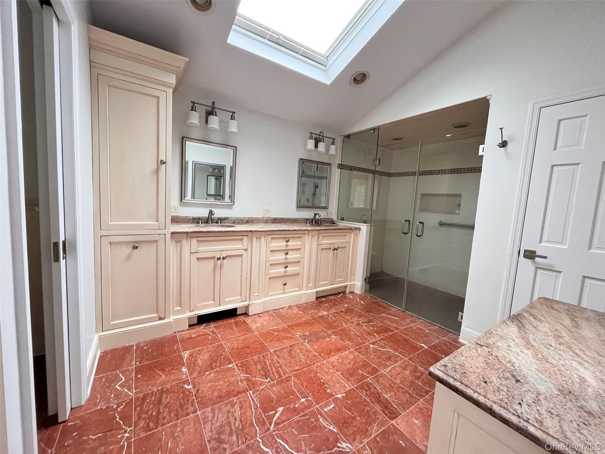 26 Polo Field Lane, Lake Success, NY 11020