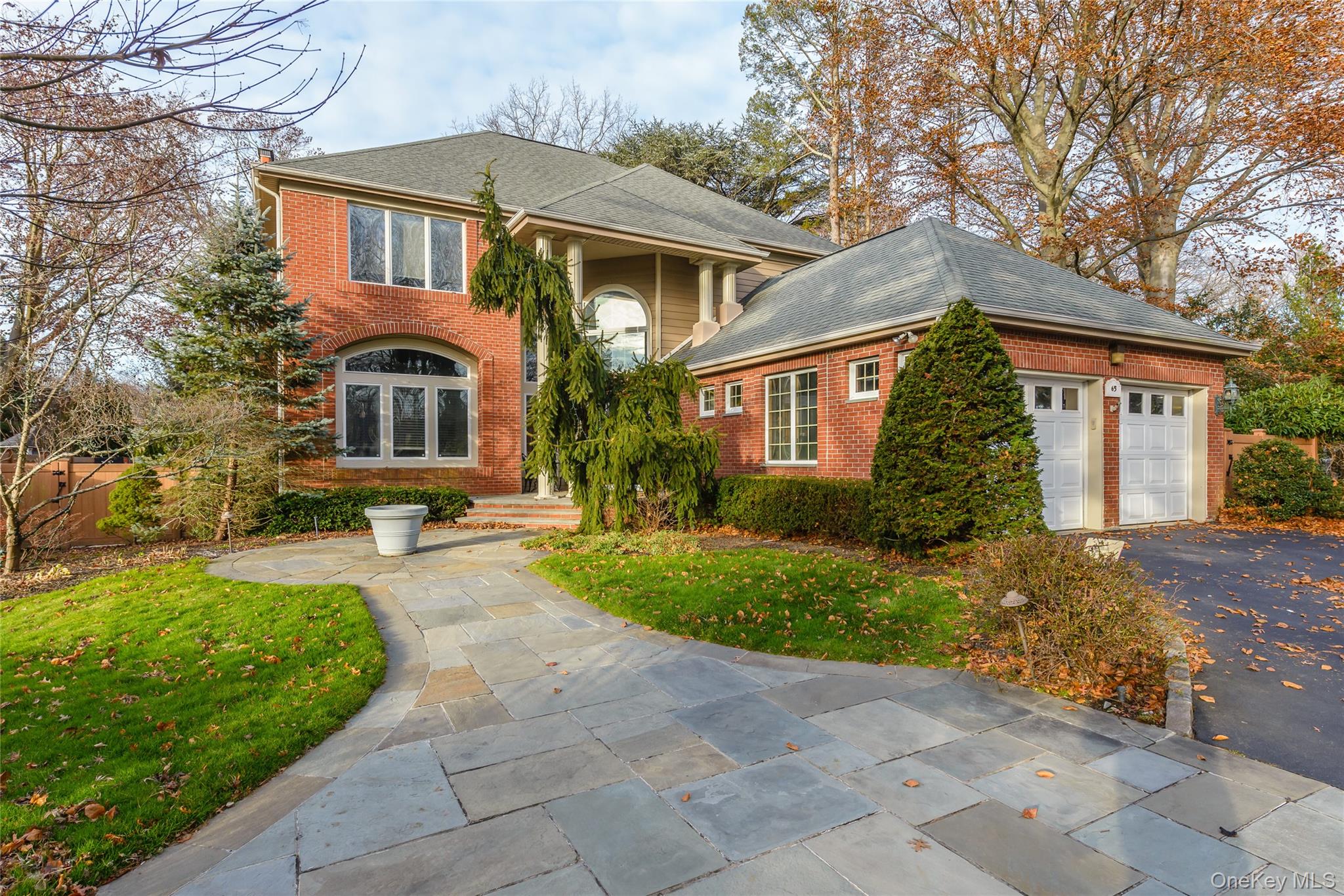 65 Oriole Way, Westbury, NY 11590