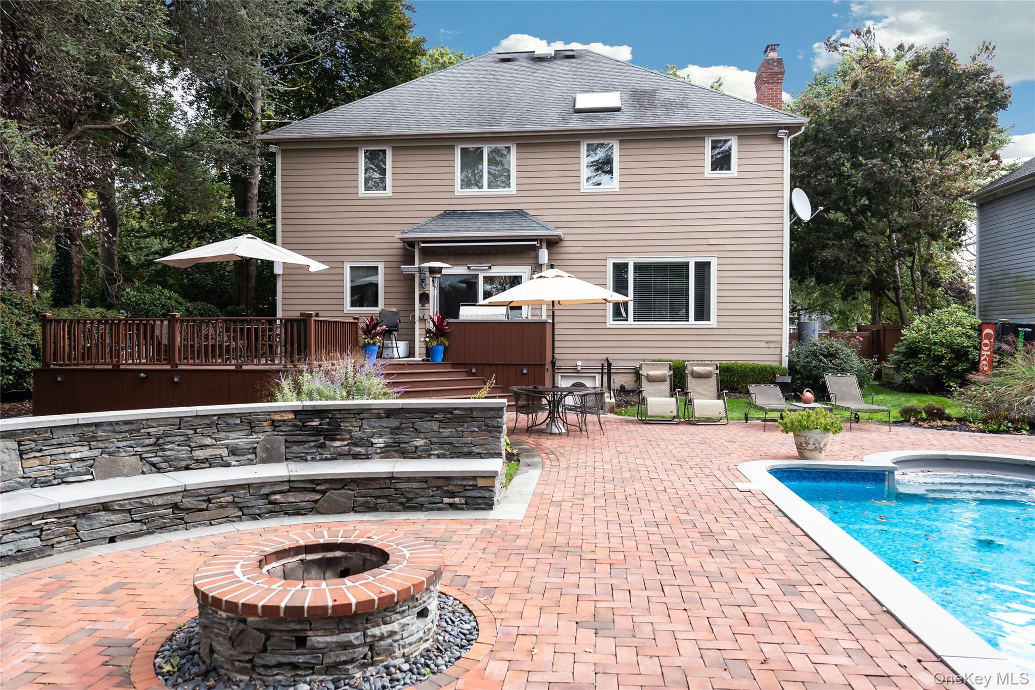 65 Oriole Way, Westbury, NY 11590