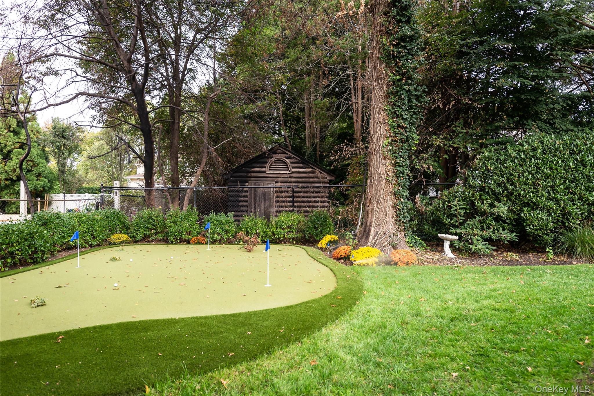 65 Oriole Way, Westbury, NY 11590