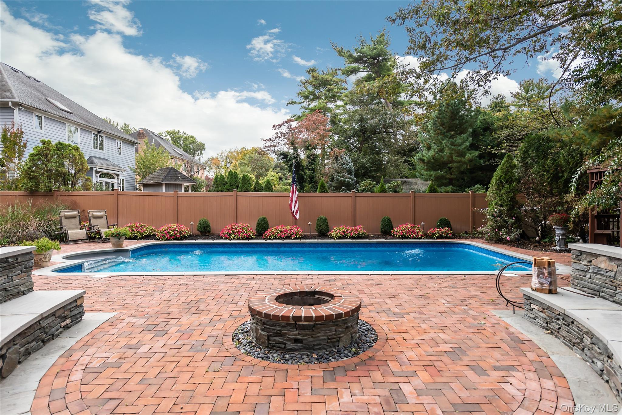 65 Oriole Way, Westbury, NY 11590