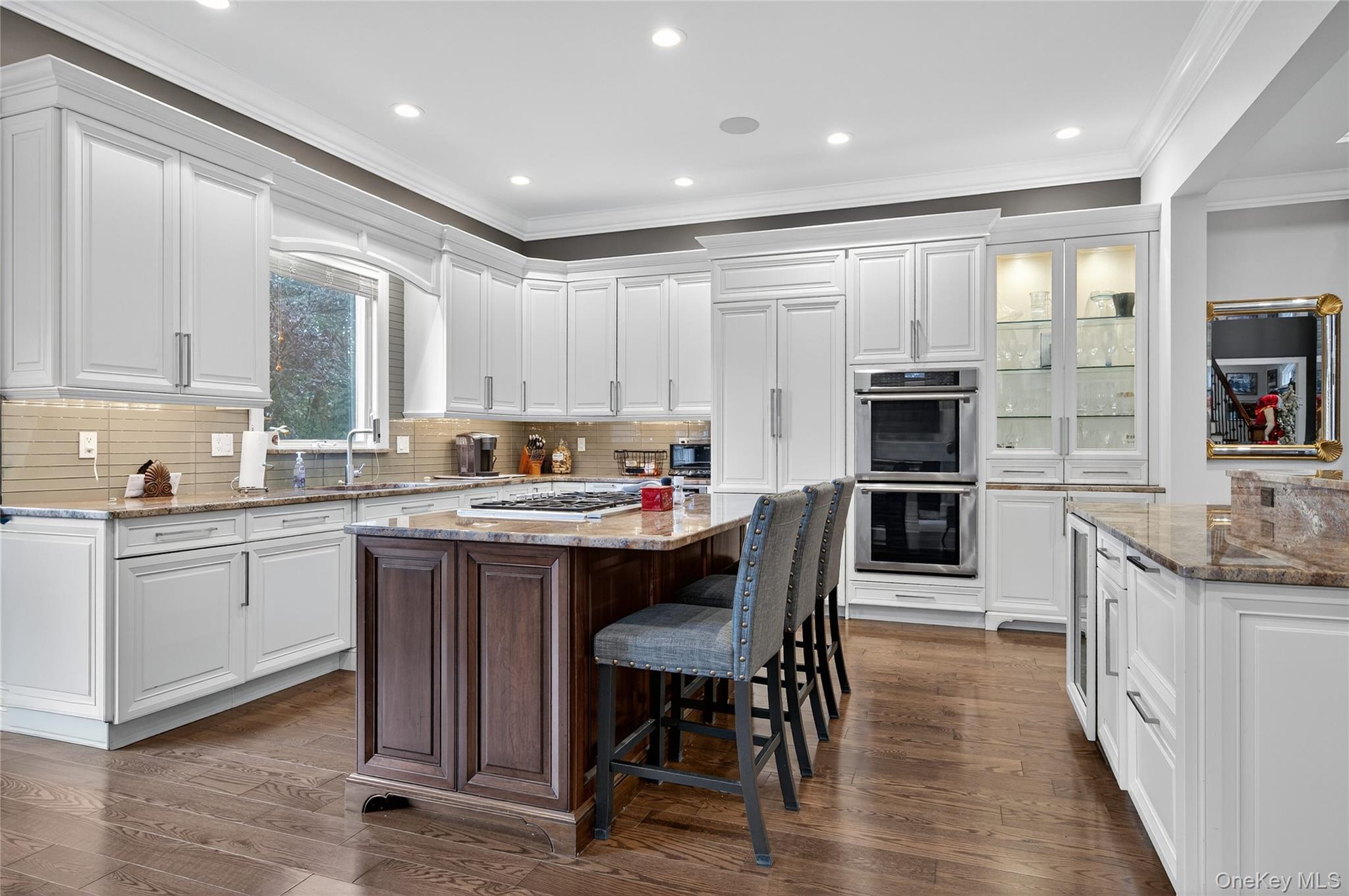 65 Oriole Way, Westbury, NY 11590