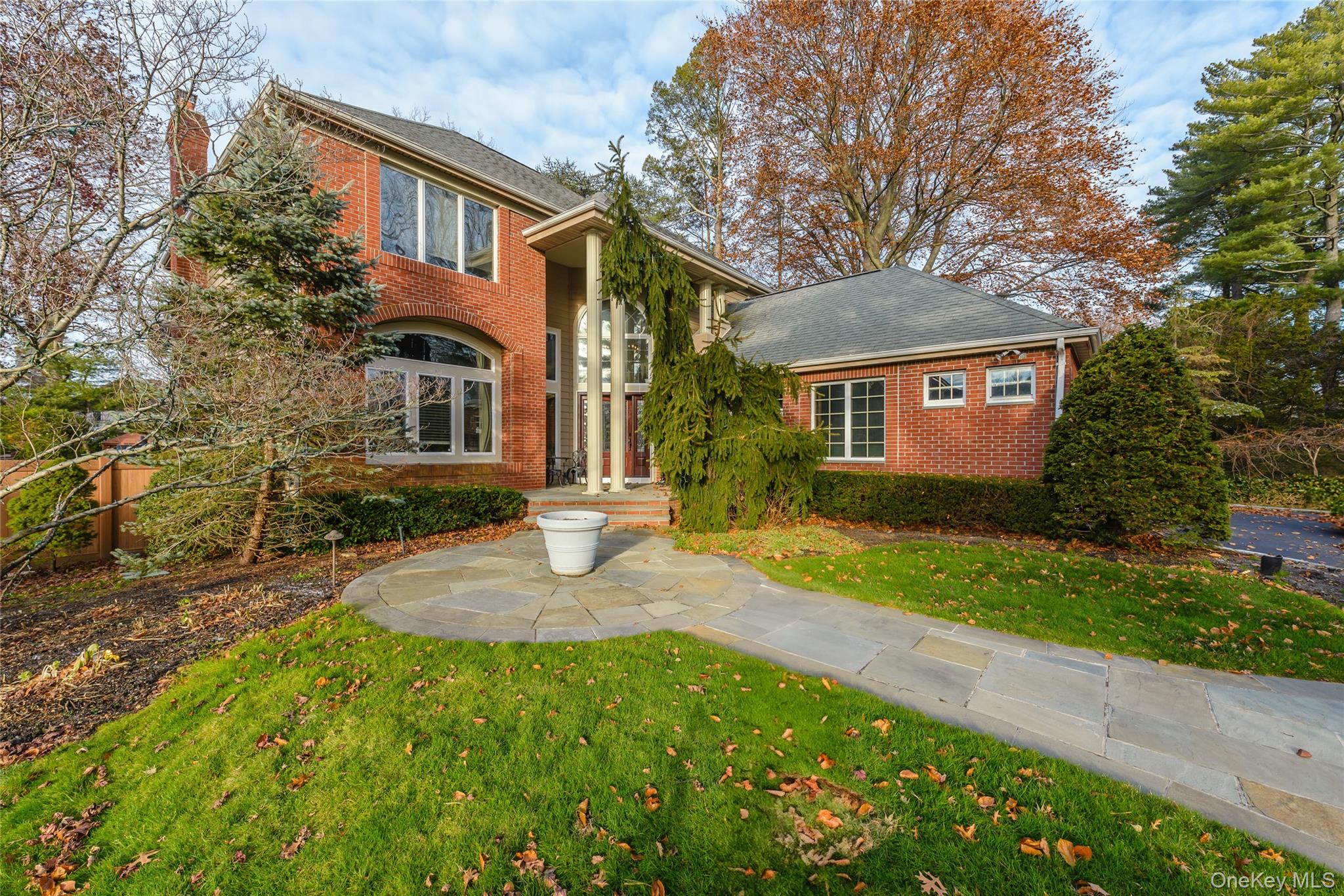 65 Oriole Way, Westbury, NY 11590