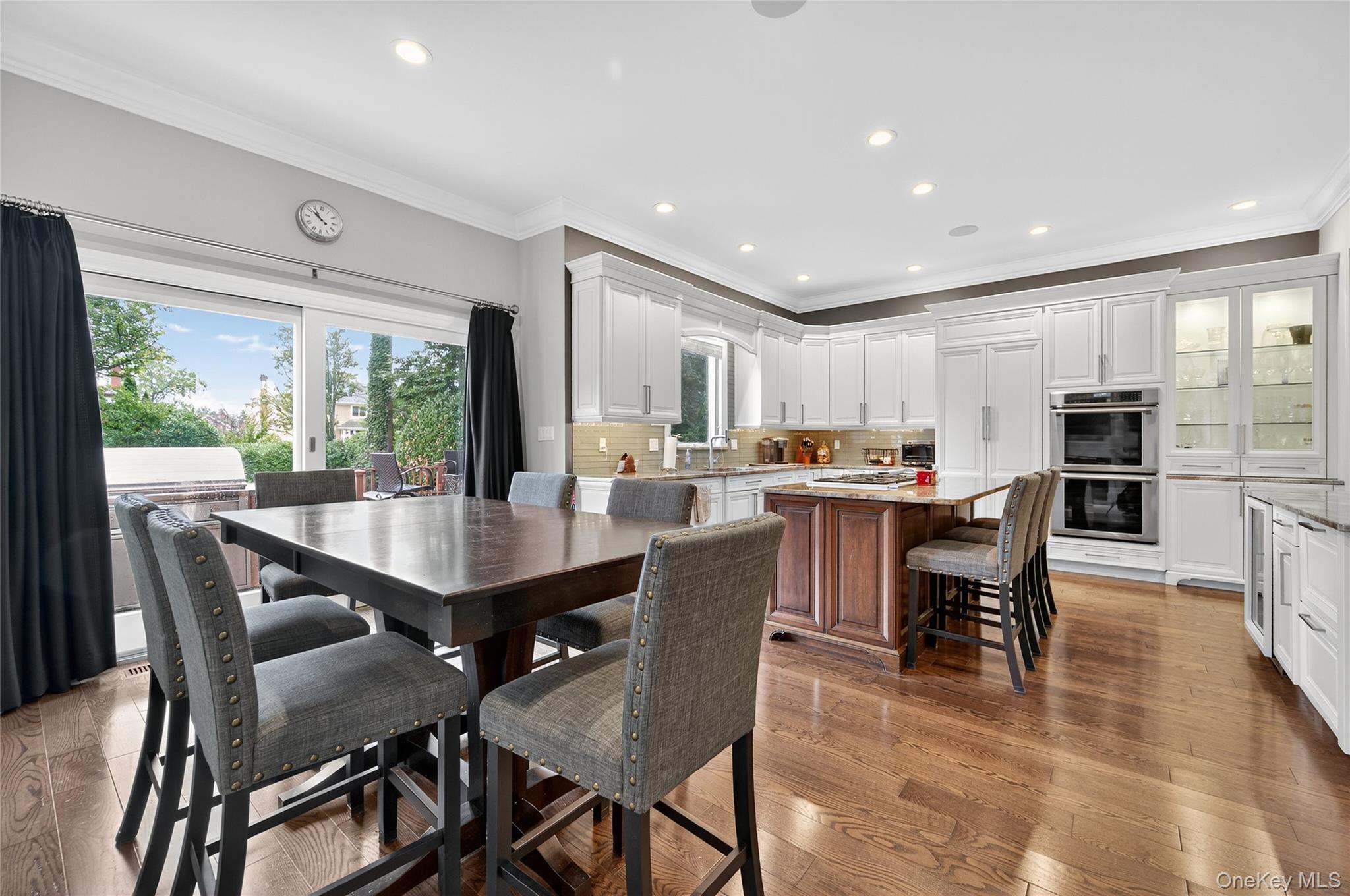 65 Oriole Way, Westbury, NY 11590