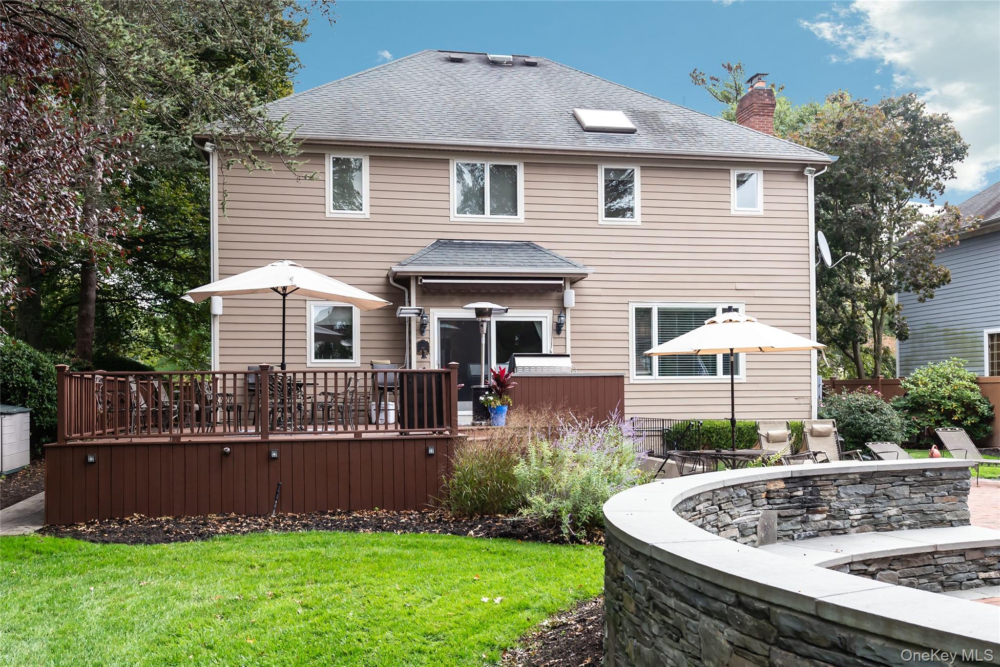 65 Oriole Way, Westbury, NY 11590