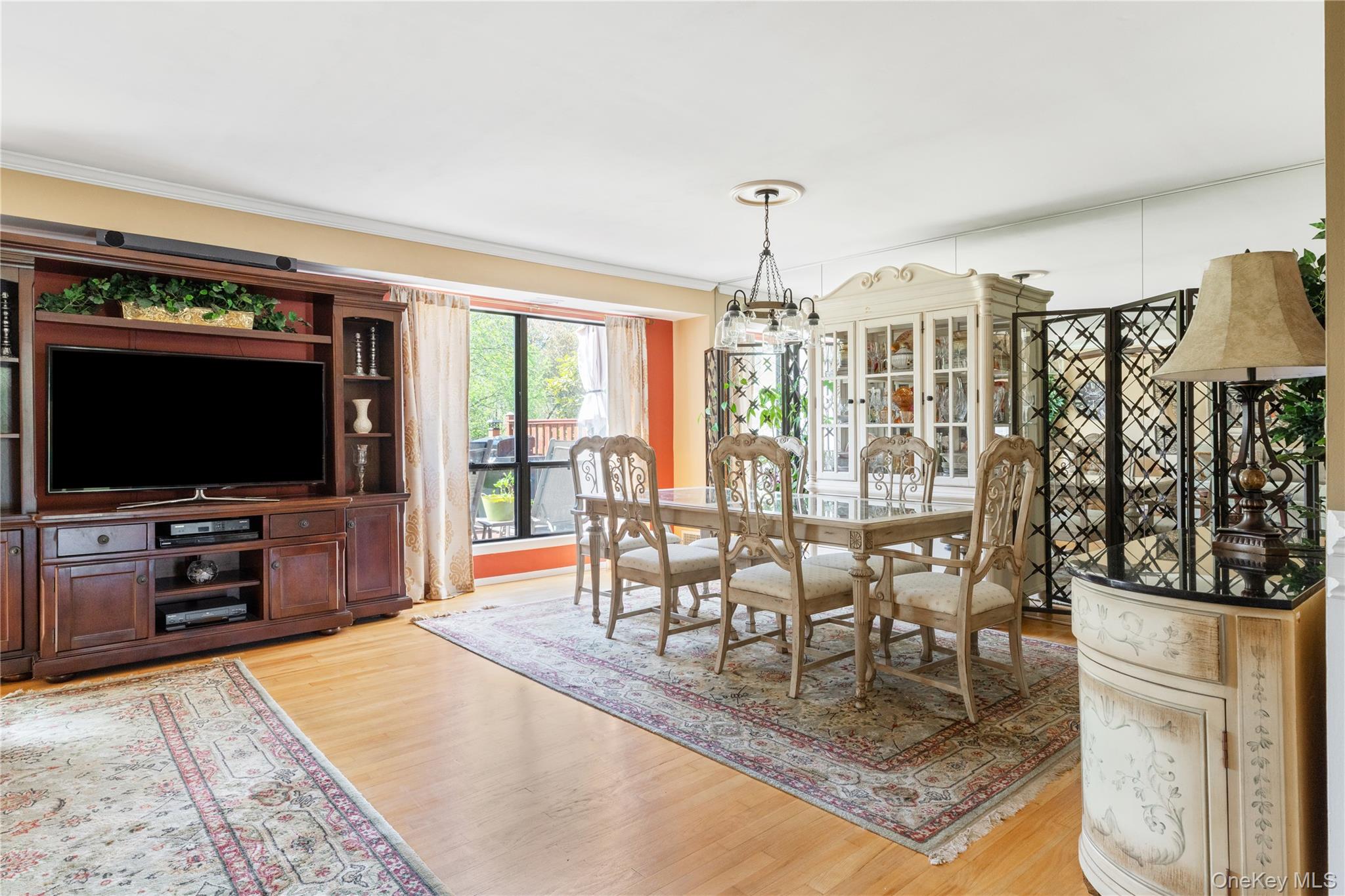 108 Hidden Ponds Circle, Smithtown, NY 11787