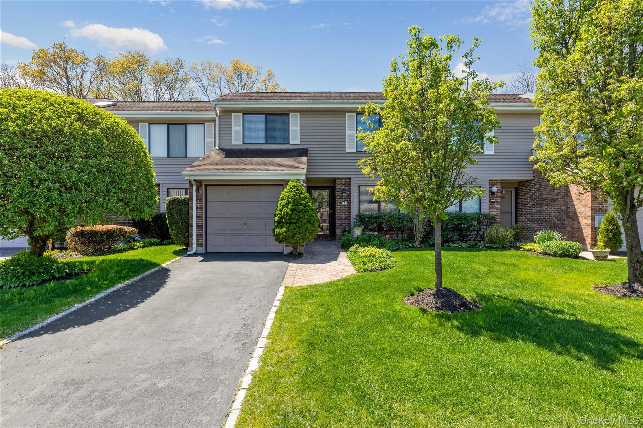 108 Hidden Ponds Circle, Smithtown, NY 11787